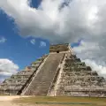 Пирамидите на маите