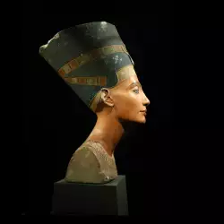 Красотата на Нефертити преувеличена?