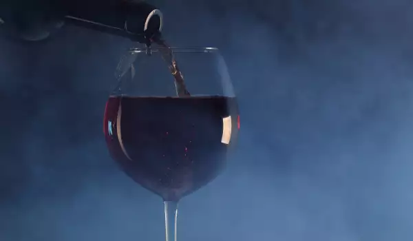 Разливане на вино
