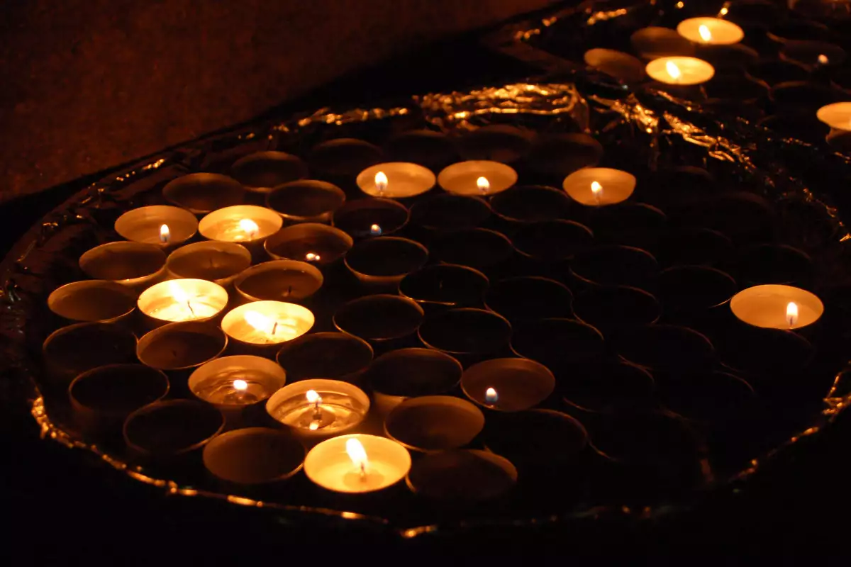 Еврейски свещник девет свещи