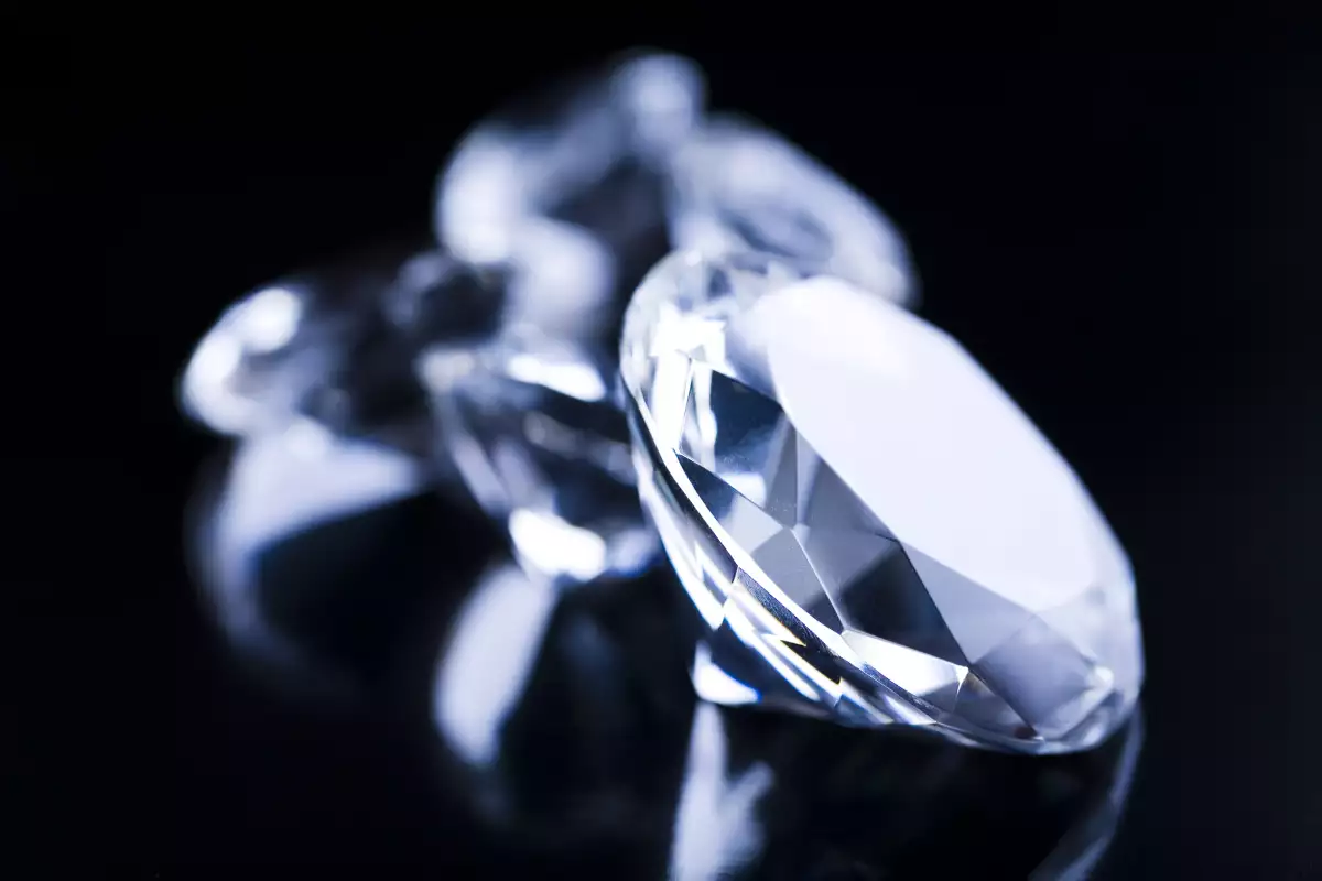 Кои камъни са по скъпи брилянти или диаманти