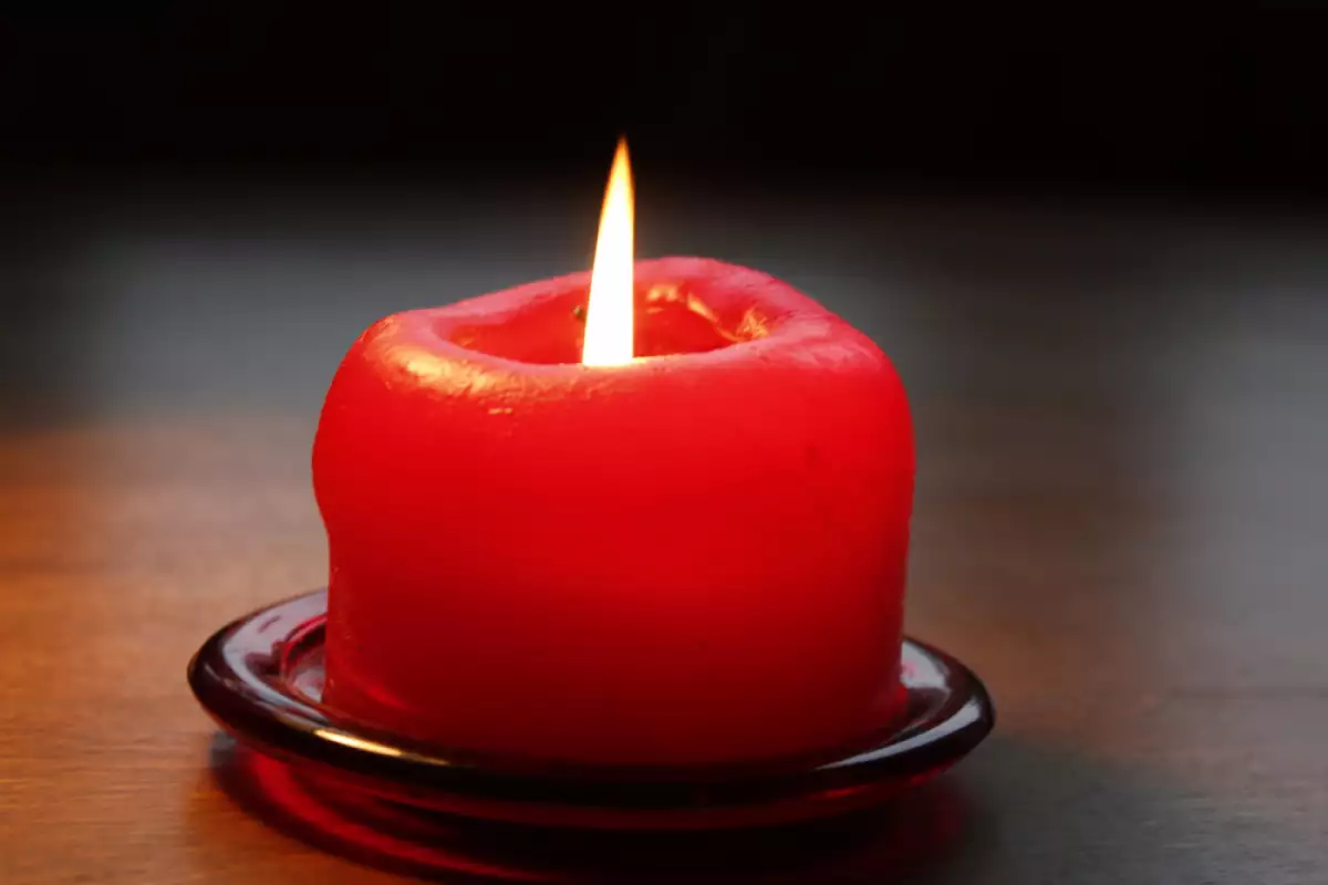 Любовна магия с червена свещ