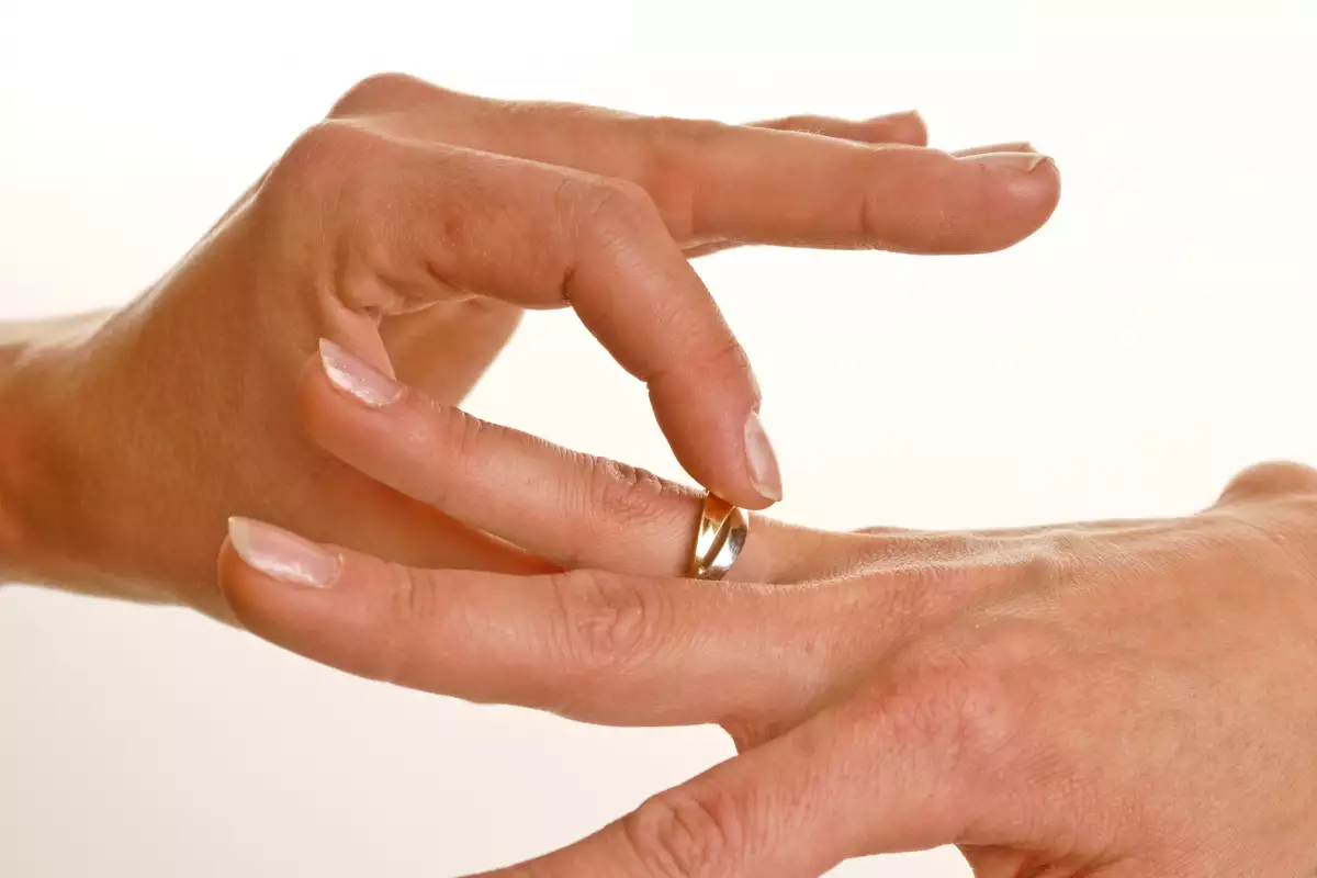 Татуировка на безименния пръста