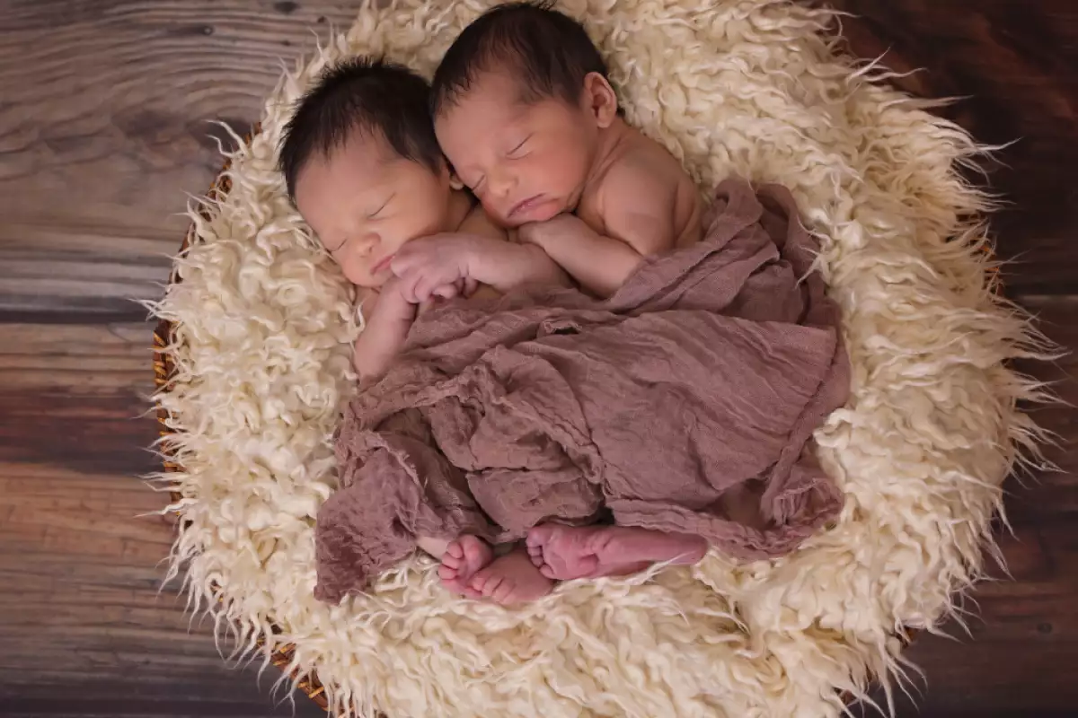 Да сънуваш че жена ражда близнаци