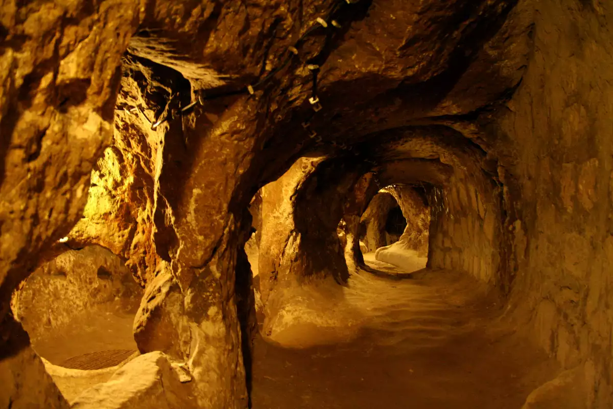 Подземни тунели на малта