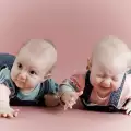 Много смеещи се бебета