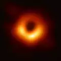След десетилетия опити: Заснеха черна дупка за първи път!