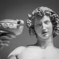 Легендата за Дионис - богът на виното и веселието