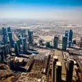 Отчаян опит! Катар бори жегите с климатици на открито
