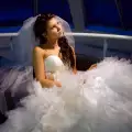Бяла и окървавена булчинска рокля
