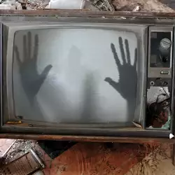 Полтъргайст разхвърля игли в дома на семейство