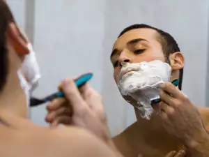 Порязване с бръснач насън вещае неуспех в бизнеса