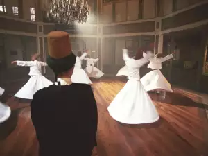 Ритуалът на въртящите се дервиши