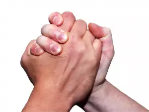 Тестът на палците разкрива личността ни