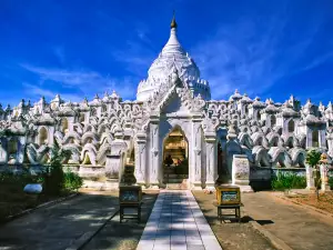 Камъни летят край храм