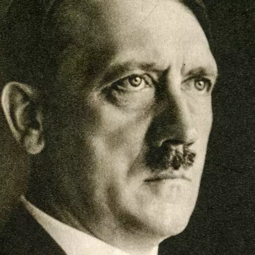 Хитлер е жив? Столетник от Аржентина твърди, че е Фюрера