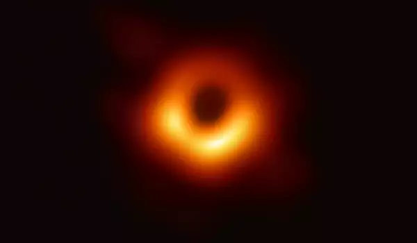 Снимка на черна дупка