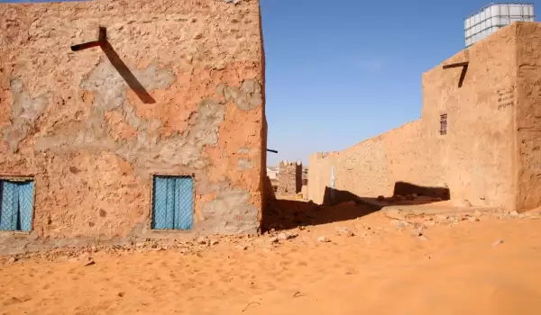 Градът, който изчезва в пясъците, пази уникални древни ръкописи