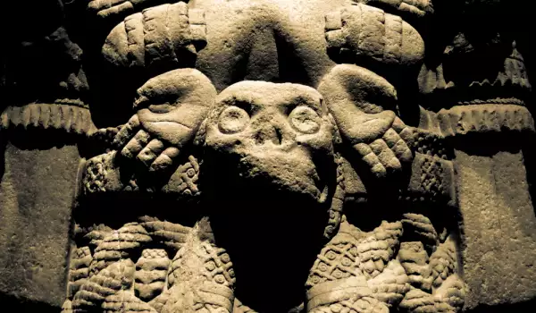 Митологични богове на смъртта - Коатликуе