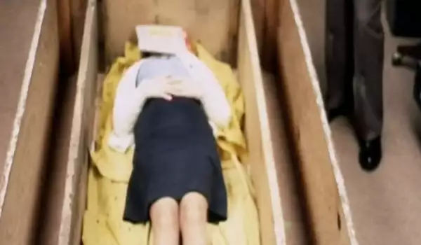 Момичето, което прекара 7 г. в ковчег, докато го насилват