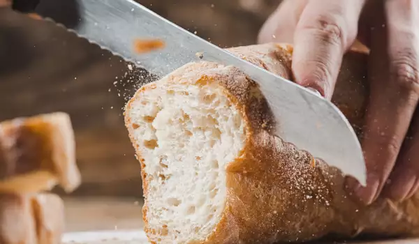 Защо не трябва да забучвате нож в хляба