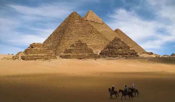 Нова версия за строежа на пирамидите в Египет