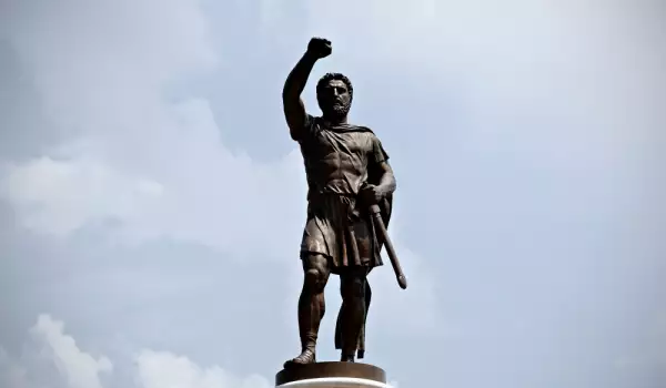 статуя на филип македонски