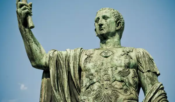 Римските Императори: Цезар