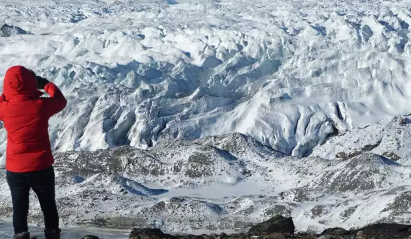 Защо потъмняването на Гренландия заплашва живота на Земята?