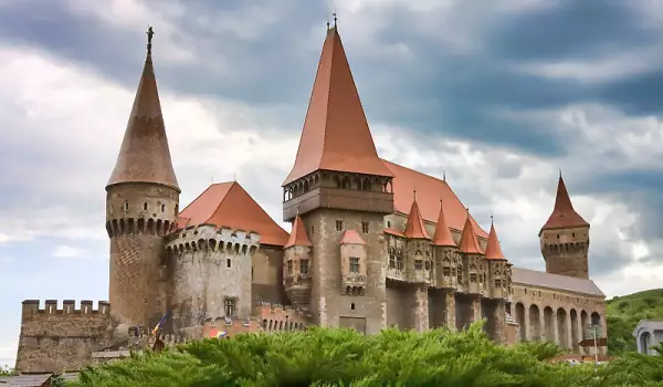 Замък Хуняди