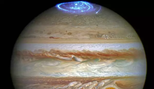 Хъбъл засне феноменално синьо сияние на Юпитер