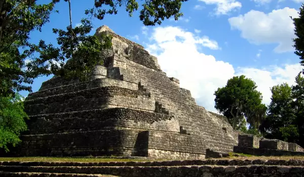 Тайнствен храм се разкри в мексиканска пирамида след земетресение
