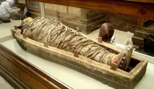 Прокълната мумия на жрица преследва нарушители до гроб