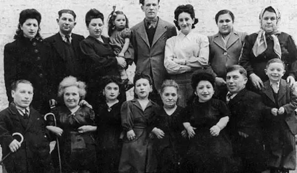 Изумителната история на евреите лилипути, оцелели при Холокоста