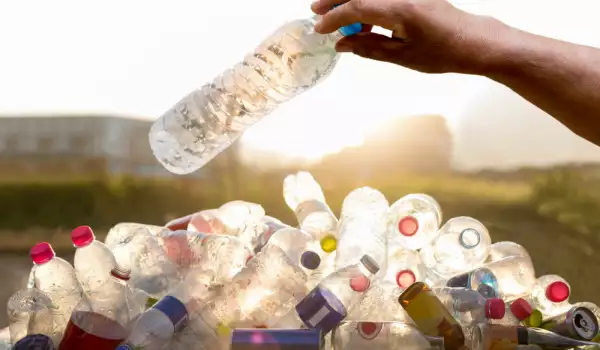 Изхвърляме по милион пластмасови бутилки в минута