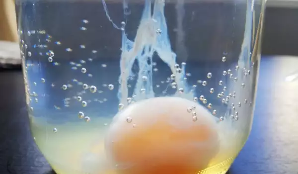 Гадаене с яйце във вода - за какво помага?