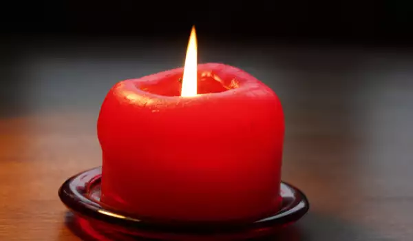 Магията на свещите: цветове и значения