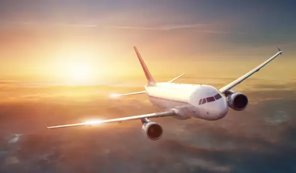 Защо сънуваме пътуване със самолет насън и какво би могло да означава това?