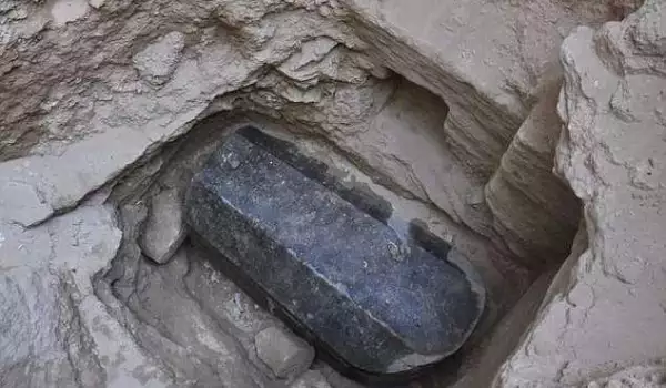 Откриха най-големия саркофаг на разкопки в Александрия