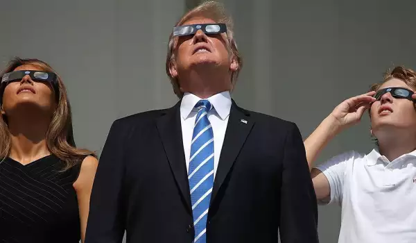 Слънчево затъмнение Доналд Тръмп