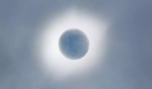 Слънчево затъмнение Доналд Тръмп