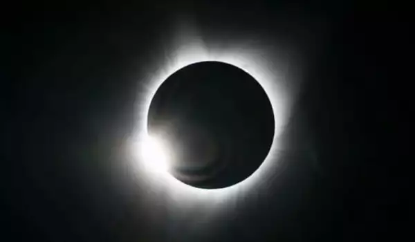 Слънчево затъмнение Доналд Тръмп