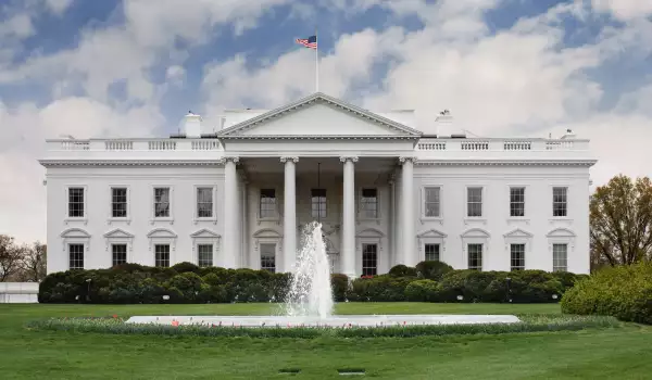 Призраци нападнаха Белия дом
