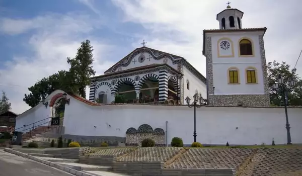 Легендата за църквата в Сапарево, построена благодарение на чудо