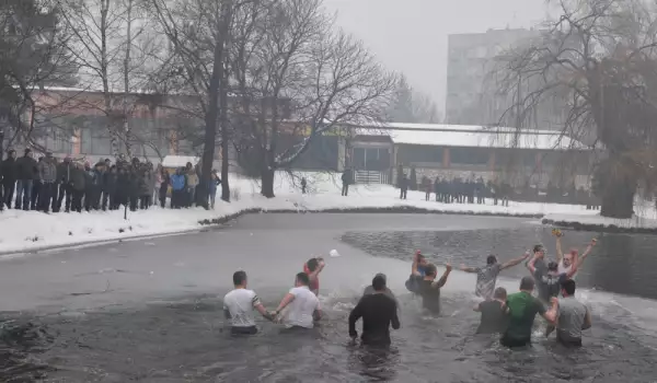 Вадене на кръста