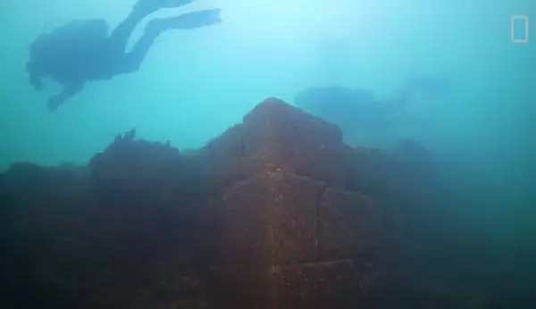 Подводен замък
