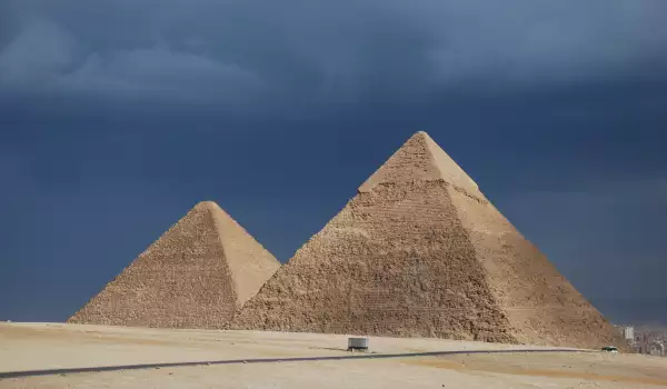 Пирамиди